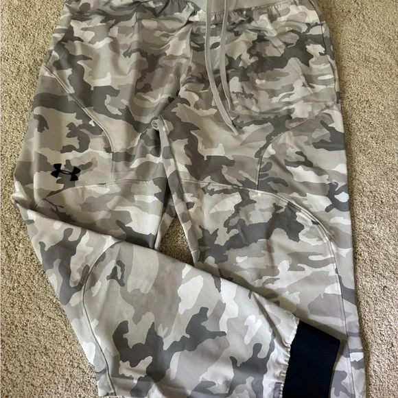 Under Armour Camo Joggers - NWOT - Picture 4 of 4